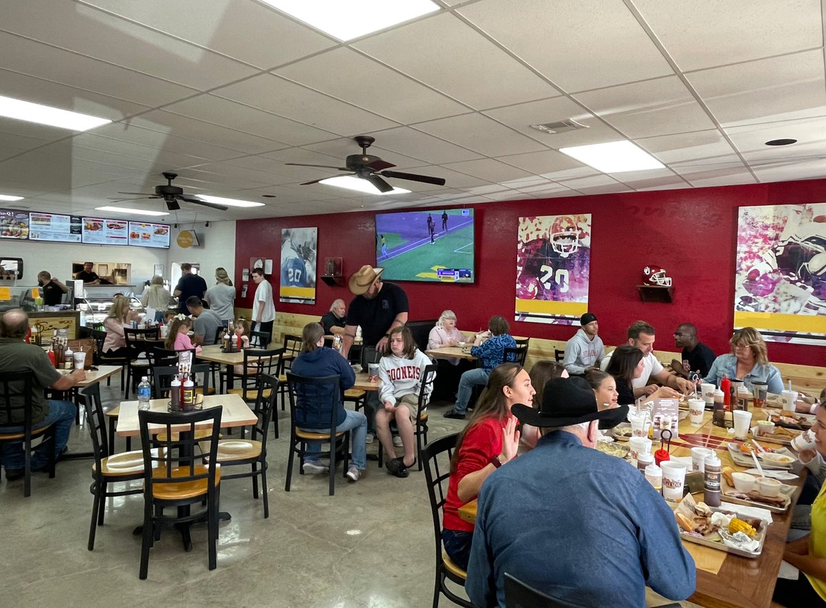 RealBillySims's tweet image. Had a blast with OU RB @tory_blaylock6  last weekend in Norman!  Celebrated the grand re-opening @BillySimsBBQ  and met both old new folks.  Come check it out at 1050 N Flood St and let us know how we did!  #billysims #billysimsbbq #boomersooner