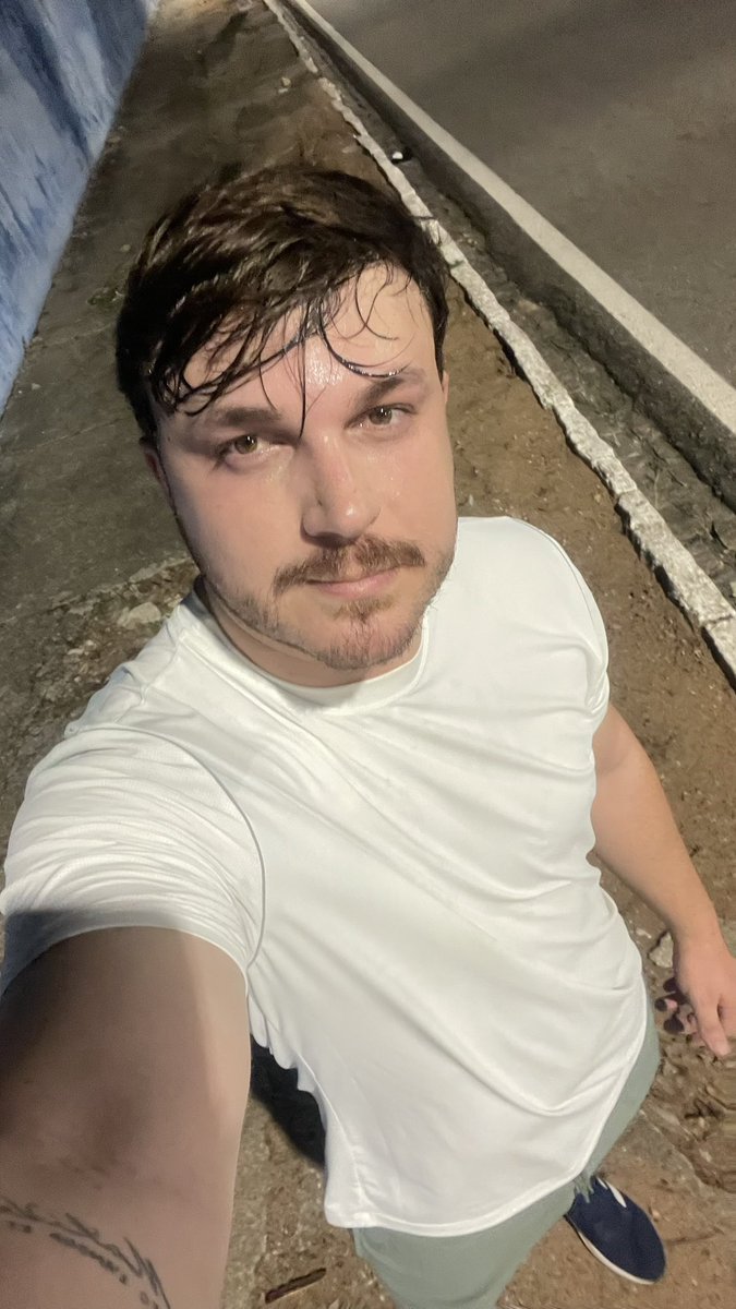 rbflxa's tweet photo. corrida depois do bolinho https://t.co/5xTrLR84iP