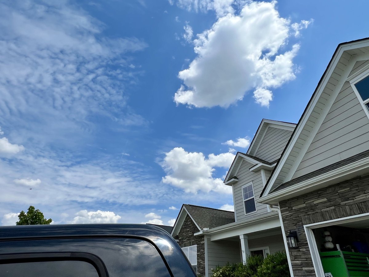 Mesa_T_Aphophas's tweet image. #BlueTerra #Elako #Light #KISHAPOLEE #GalacticFederationOfLight #Home

The clouds around the house today were truly beautiful and quite creative! 

They showed just how amazing this beautiful blue spec can show off its magnificent colors!

We live on a planet that’s so