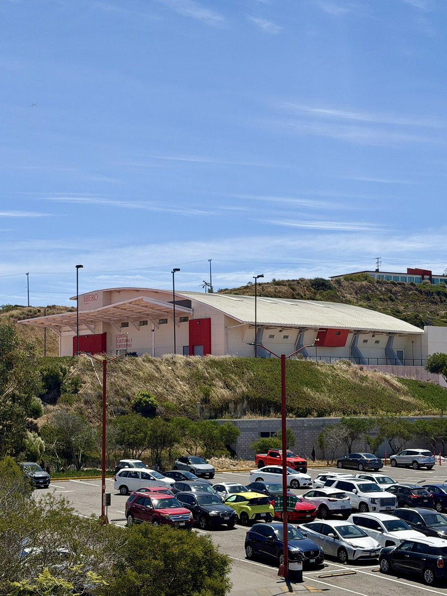 CONOCES LA IBERO EN TIJUANA?

Hace algunos años egresé de esta universidad y tenía tiempo sin recorrer sus instalaciones. Hoy regresé por motivos de trabajo y me dio mucho gusto constatar su crecimiento y evolución 👏