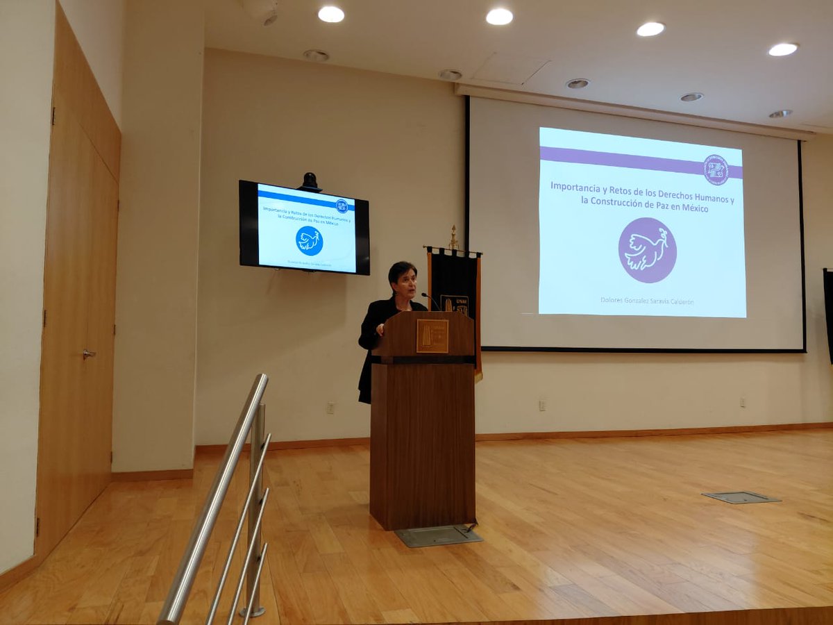 CDHCMX's tweet image. En su ponencia, Ombudsperson capitalina llamó a impulsar una estrategia integral de construcción de paz que coloque a los derechos humanos #DDHH como eje central y parámetro de actuación. "Este camino puede guiarnos para avanzar como sociedad", apuntó.