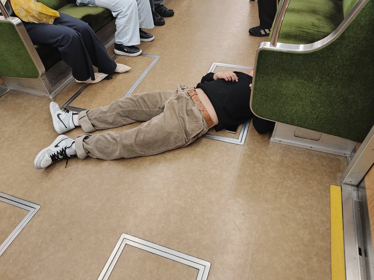 正常位石井 tweet media