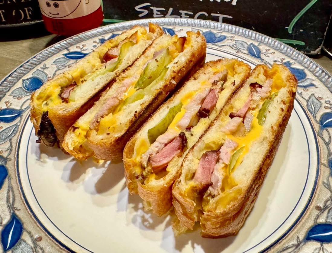 キューバサンド用のローストポーク、焼き上がりました！

今年もGWにキューバサンドをご用意します！

まだ食べたことのない方は、是非ご賞味くださいませ
♪