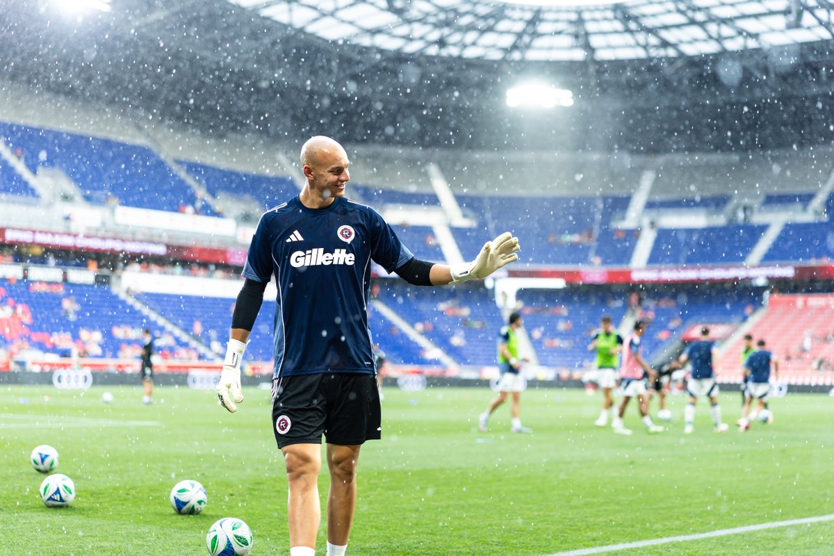 Donovan Parisian named to "Team of the Round" after standout performance in Lamar Hunt U.S. Open Cup Round of 32

• 1st TOTW appearance with Revs first team
• Made 3 penalty saves to lead NE to victory

📸: <a href="/AdrianHeinsohn/">Adrian Heinsohn-Roe</a> 
#NERevs | #MLS 
📰: prostinternational.com/2026/04/23/don…