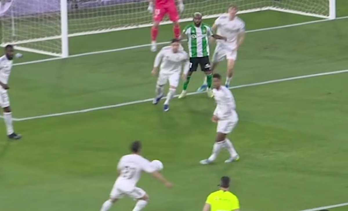 Esto no sé sanciona no ? <a href="/CTARFEF/">CTA</a>  <a href="/diarioas/">Diario AS</a> <a href="/marca/">MARCA</a> . Menuda puta secta que son los árbitros