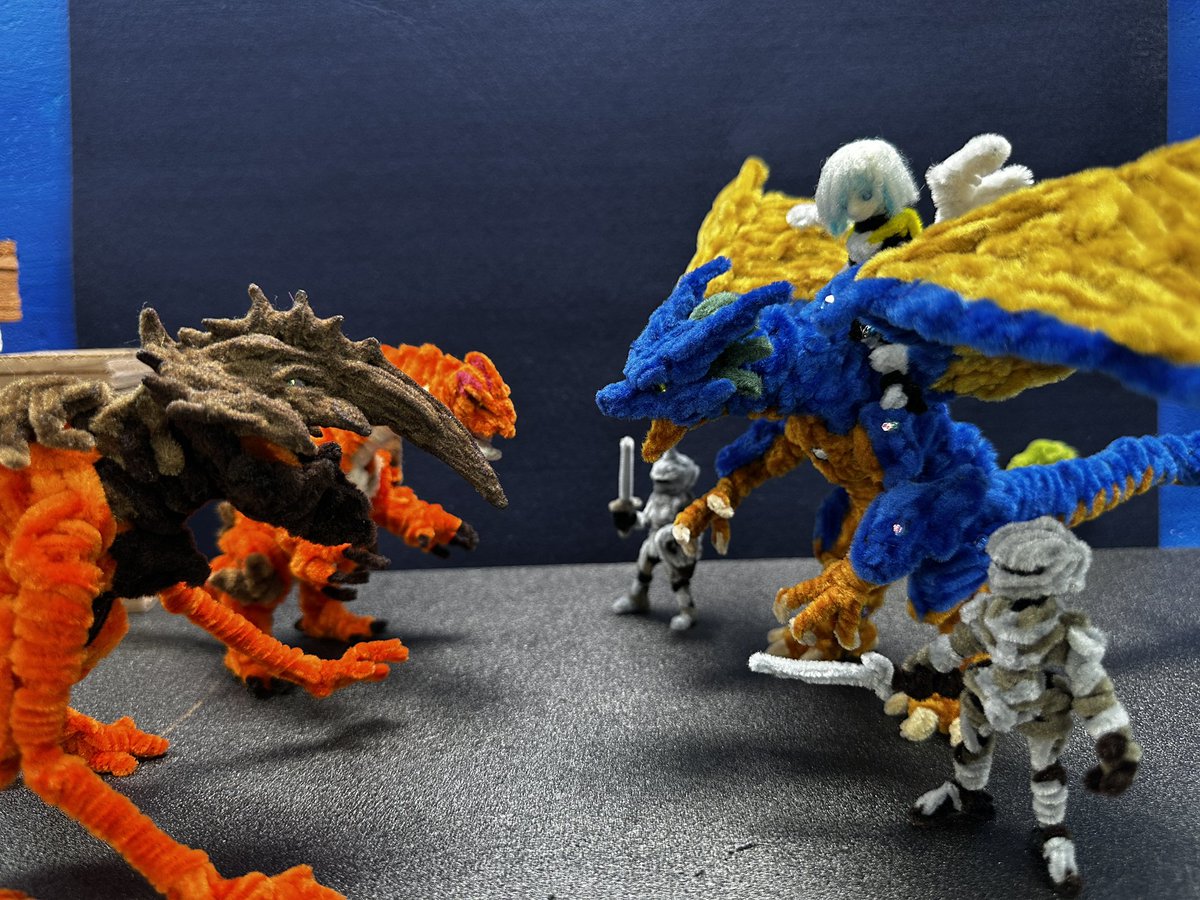 昨日プレートのかわりに
青いドラゴン、ミニレイガくんを回収してきていた。元々人形を乗っけてドラゴンライダー風にしたかった子なんだけど、ミニモブのみなさんとは結構理想的なサイズ感なのでは。
おはようございます☀