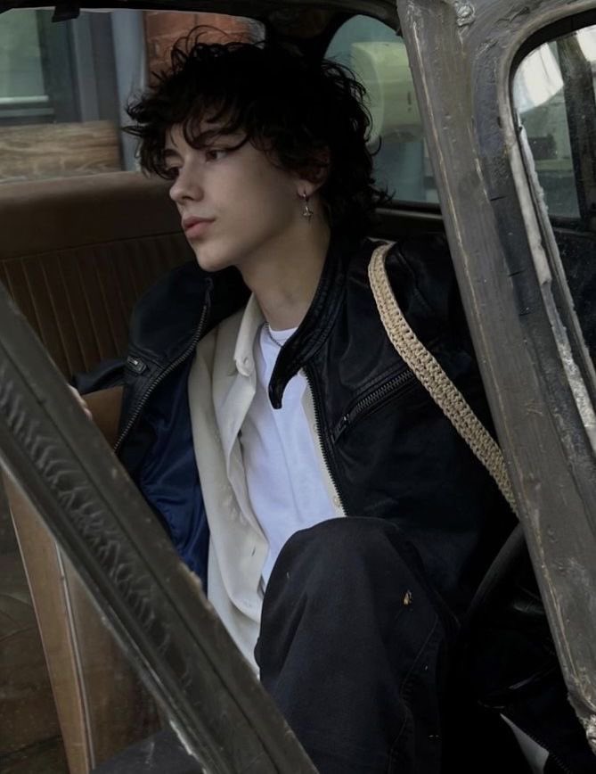 reg3nthusiast's tweet photo. 🚨BREAKING NEWS: James Potter is reportedly dating his best friend’s brother, Regulus Black. https://t.co/Aa1FYimbN4