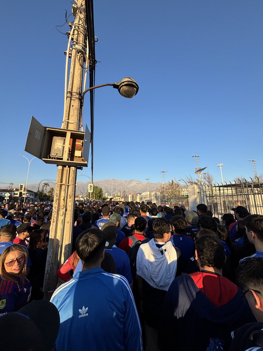 MayronC11's tweet photo. Experiencia estadio… 
Faltando 15 minutos

#VamosLaU https://t.co/aOM5UiWSfZ
