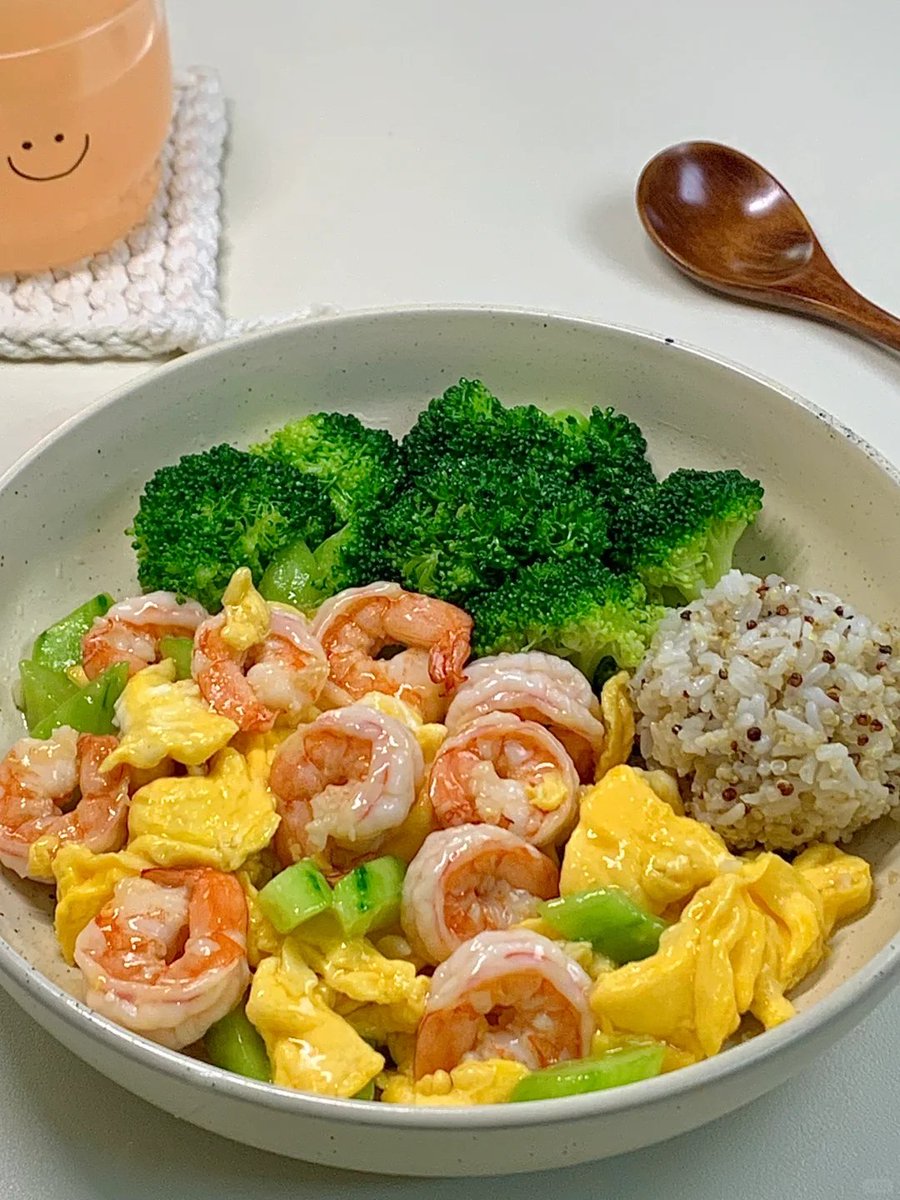 hudsondemetriu1's tweet image. Swap 1 meal for this high-protein, veggie-packed bowl! Grilled chicken + quinoa + roasted veggies = 30g protein, 5g fiber, 0 refined carbs. Fuel your day, torch fat, feel full longer. #FatLossMeals #CleanEating