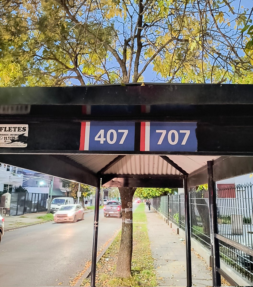 Nadie las espera, tampoco van a pasar. Ojalá se resuelva pronto la situación de la línea 333, 407, 437 y 707 por el bien de los vecinos y los trabajadores de la MOGSM.