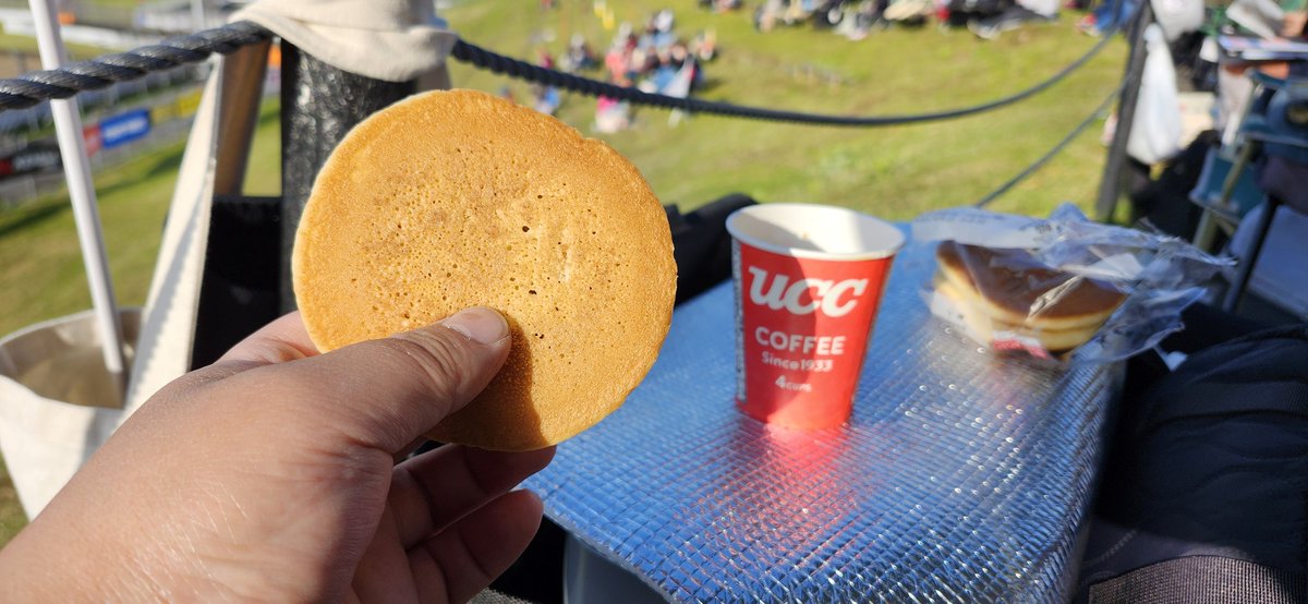 12sr_on's tweet photo. 朝のサーキットで暖かいコーヒとパンと言う、最強の贅沢して待ってます(*^^*)
#FDJ https://t.co/NyMXazeJiA