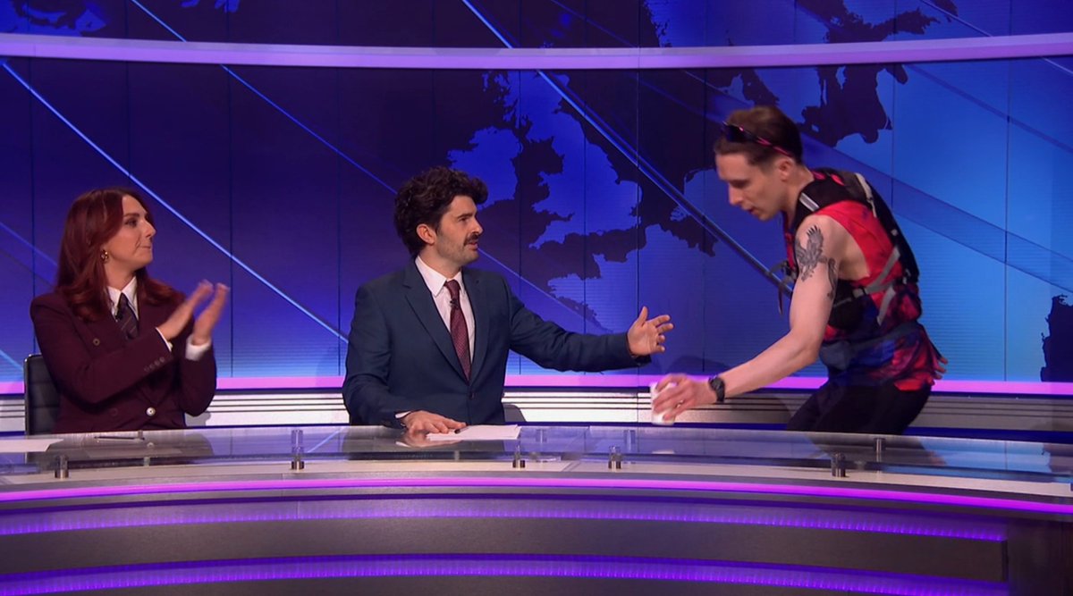 thesnlnetwork's tweet image. Congratulations to Larry Dean on his #SNLUK Weekend Update debut as a Man Running the London Marathon!