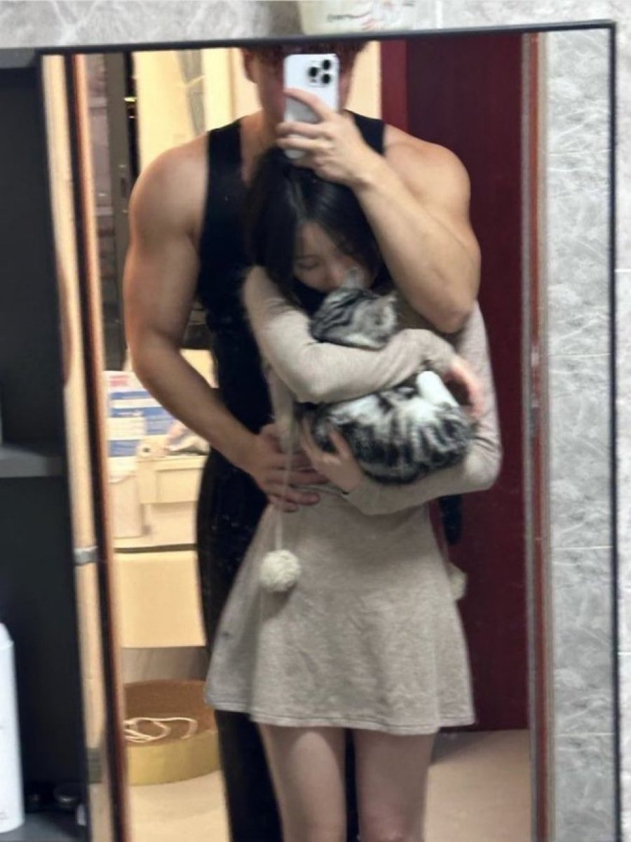 couple mood tweet media