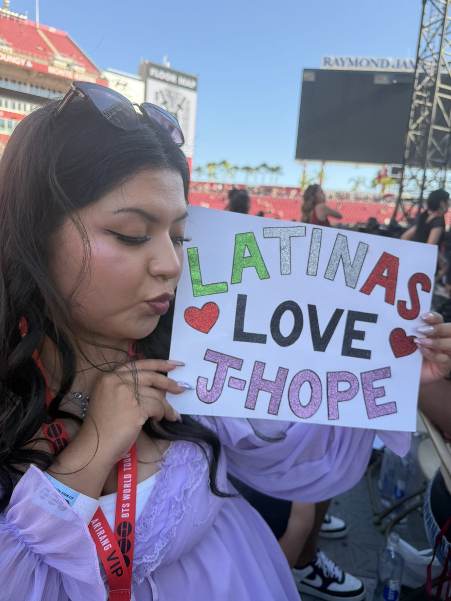 liz🦋|| BTS TAMPA x2 tweet media