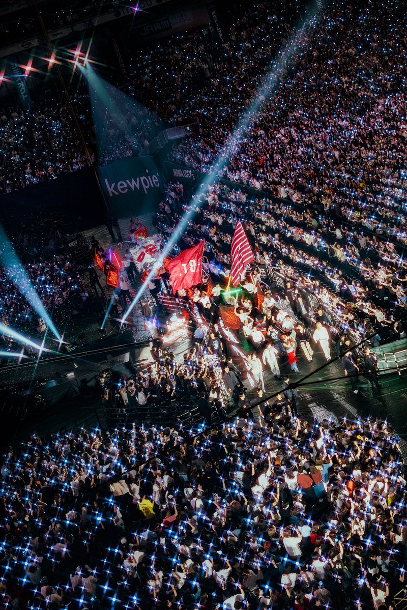 I hope the Tampa stadium gives BTS the biggest interaction possible.  Make that stadium ROCK!  JUMP and celebrate with them and make BTS feel how much we love them!!!