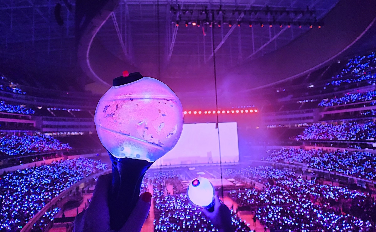 btsPurpleKookie's tweet photo. last GC for BTS WORLD TOUR TAMPA D1: 

26th Apr | 9am kst/5.30am ist

To get added
- drop ur @
- follow me (so i can add u easily)
- RT this twt

Will share here: https://t.co/lcoCEXWpt8

will go private before the conc3rt starts
 turn on my notif
Will go private in 30 min https://t.co/wPFmkwmMJ9