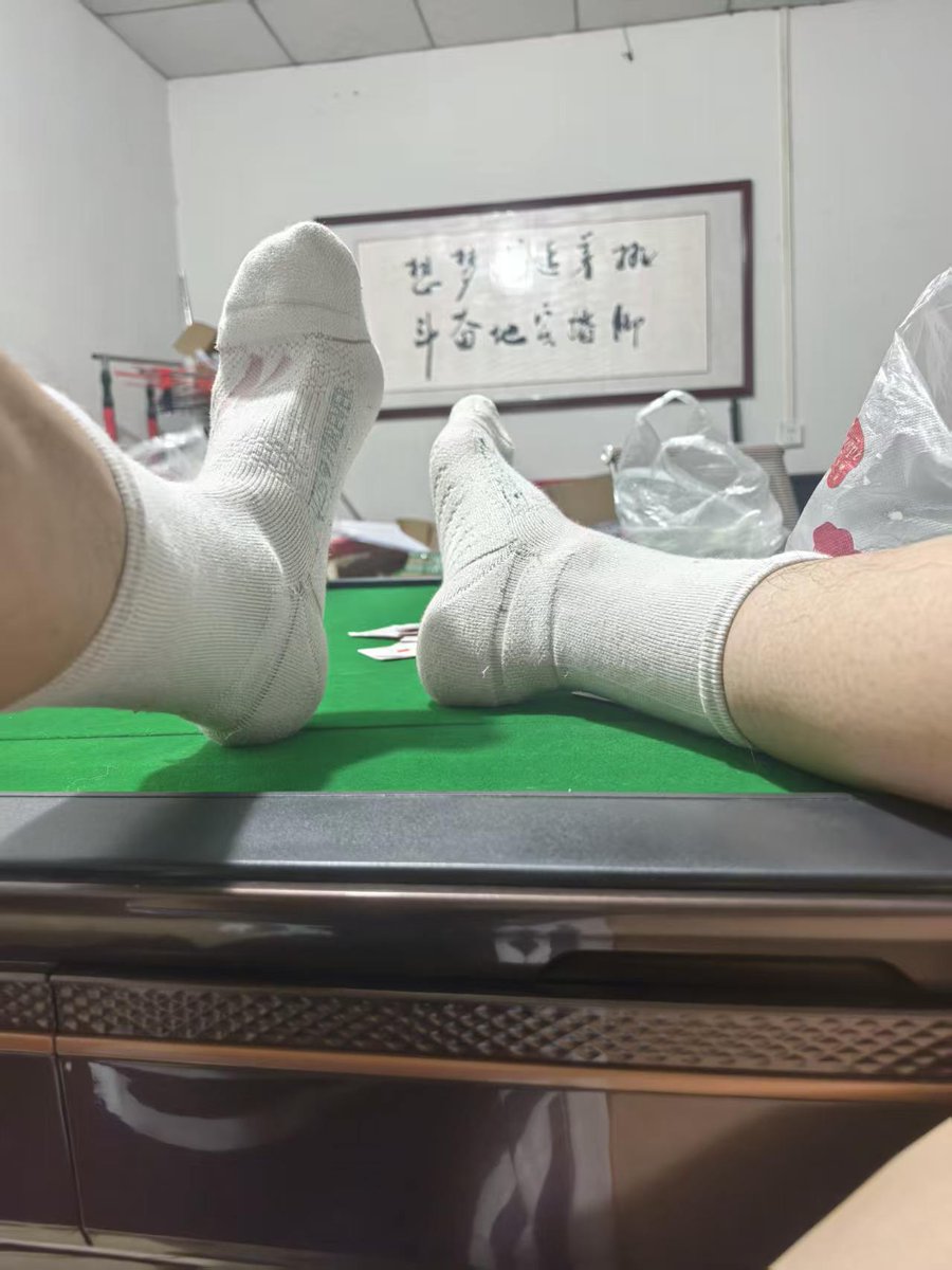 乌萨奇偷吃前女友骨灰被现任老公打 tweet media