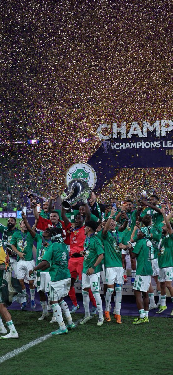 MAZ_603's tweet photo. لا فاز الأهلي تنام الأرض مبسوطة 💚
مبروك 💚🏆 https://t.co/Z3Q5Yg4YGr