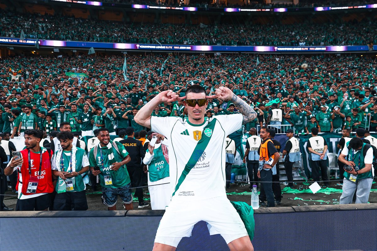 عمرو tweet media