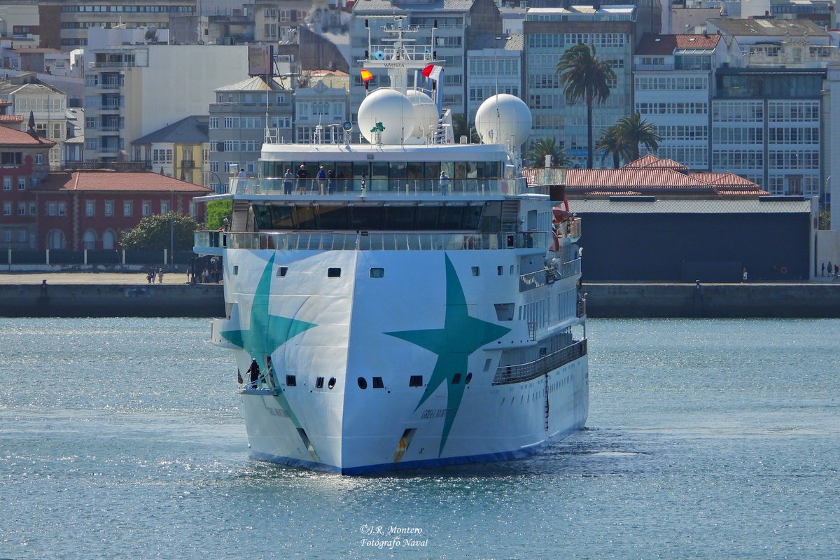 Con motivo de la primera escala del crucero de expedición polar "Greg Mortimer" en <a href="/PuertoACoruna/">Puerto de A Coruña</a>, de #AuroraExpeditions, se realizó a bordo del buque el tradicional intercambio de metopas. Zarpó rumbo a <a href="/puertogijon/">puertogijon</a>