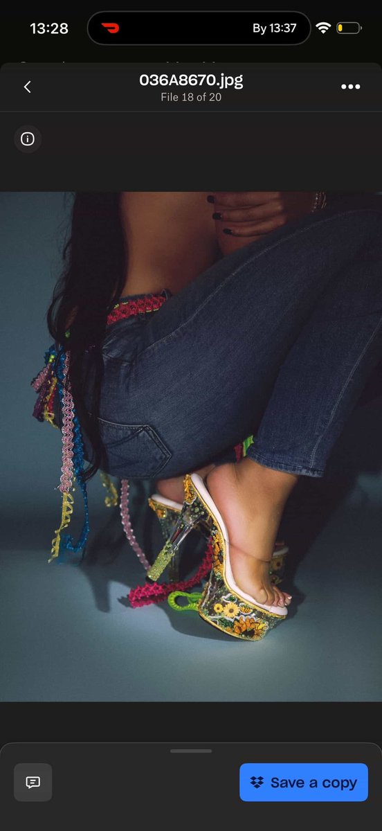 1MermaidBabe's tweet photo. 🌻🌙My Sunflower Queen @ChloeBailey rockin’ my AylseMoonchild custom heels on her feet 🌻 What a beautiful shoot by her and her amazing team! “Solaris Bloom” 🌻🌙 avail for custom orders NOW! 🌙🌻 #customheels #chloebailey #luxuryheels #aylsemoonchild #sunflower #bayareadesigner https://t.co/23Htli7HKQ