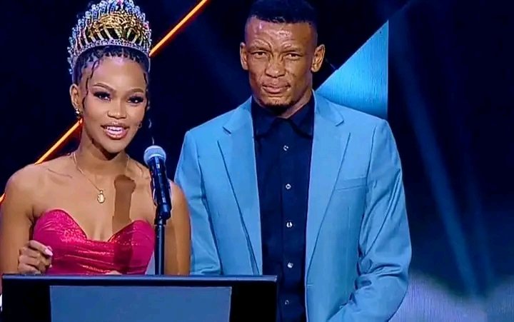 Yo Mvala doing double duty! 🏆 First he locks it down on the pitch, now he’s on stage with Miss SA handing out Song of the Year at the Metro FM Awards. My man is a champ on and off the field. ❤️💛 #Sundowns #Mvala #MetroFMAwards #CAFCL 
#BetwayPrem