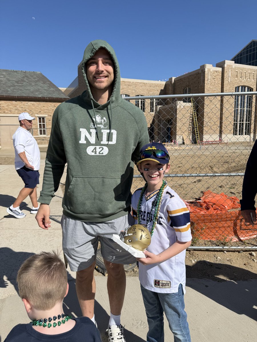 ShamRockedND's tweet photo. This is why Blue-Gold is so awesome. The memories made with my family and seeing his eyes light up seeing his hero’s in person. Thank you @NDFootball for making another great trip in our family tradition. https://t.co/nA0upWoIwg
