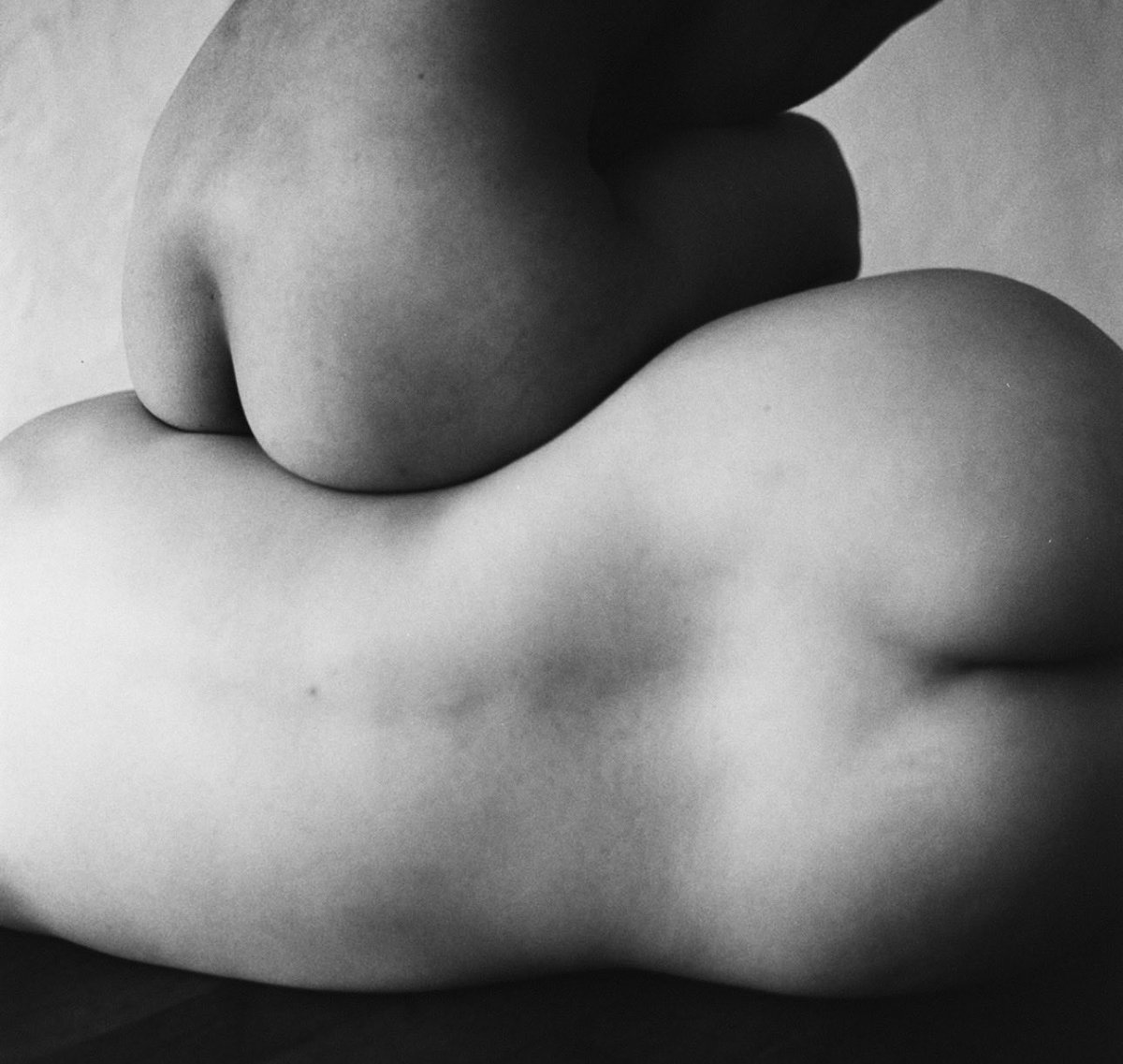 pascal_bernheim's tweet photo. LAISSER L'EFFET SPHÈRES
CHEEKY EFFECT SPEAKS
📷 ANNA FÖRSTERLING
Forme dans une forme
Shape in Shape
Date inconnue / Date unknown
•
🔗 https://t.co/MEMMft1Be6
•
#LaisserLEffetSphères #CheekyEffectSpeaks #photographie #photography #fesses #butt #art #monochrome #nb #bnw https://t.co/hljeB2UKh5