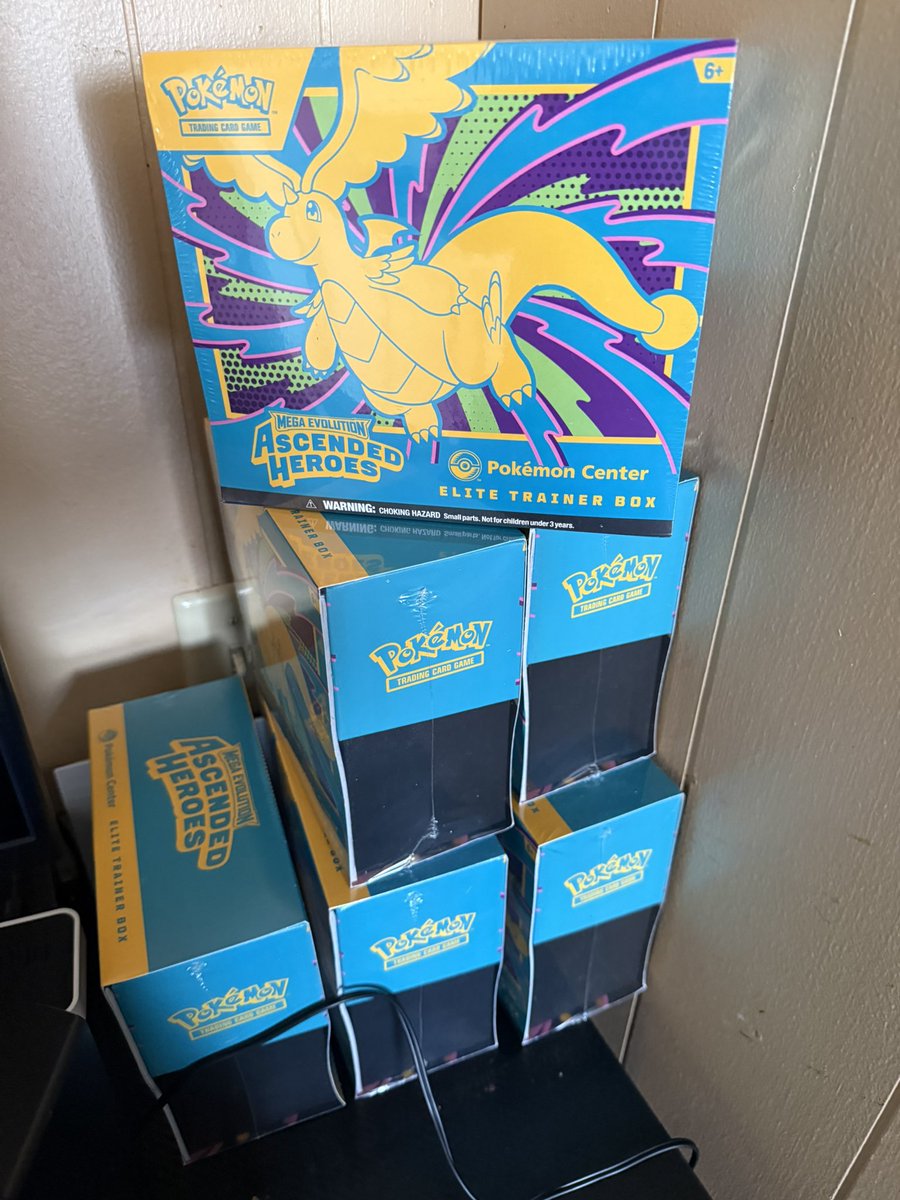 JonnyPokeCards's tweet photo. @_PokeMasters coming in clutch and helping me get 6 of these. Coming join the collets discord group. https://t.co/cb3wtEyjNd