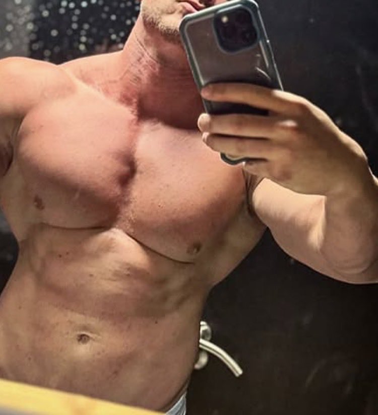 deco88york's tweet photo. Bulking 💪🏻💪🏻🧸💪🏻💪🏻 https://t.co/Aze21cN5BQ