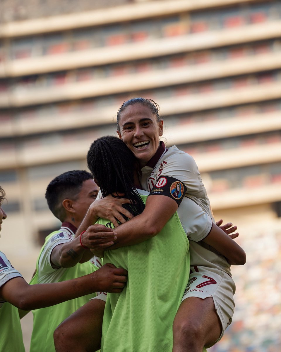 GARROCC2004's tweet photo. NUESTRAS LEONAS GANARON A SPORTING CRISTAL POR 3 - 1 

TRIUNFAZO MERENGUE 

En nuestra casa, en el Monumental, las leonas remontaron el clásico frente a Cristal por la fecha 4 en el futbol femenino. 

Y DALE U TODA LA VIDA https://t.co/uWzhkhizPT