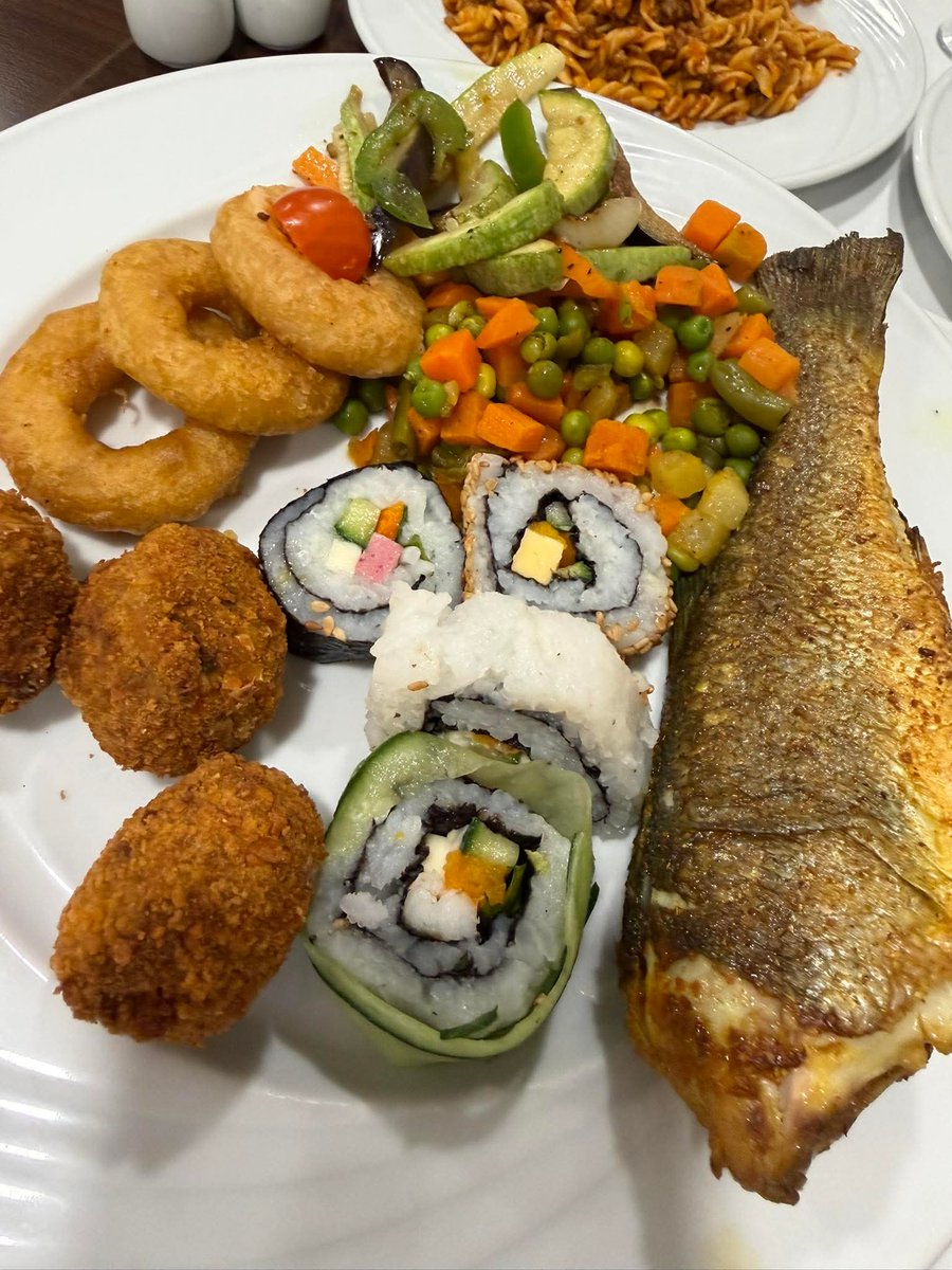 refka50061's tweet image. Juste parfait. 🐟✨ Bonne soirée à tous !

#Delicious #Seafood #FreshFood #Lifestyle #Tunisia