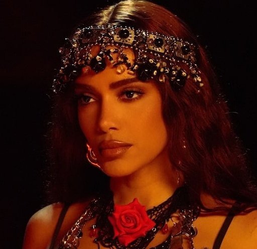 total24679's tweet image. Anitta VS Ogra G em charts oficiais: 

🇬🇧UK Charts 
#40. Anitta 
#Out. Ogra G 

🇰🇷APMA Charts
#01. Anitta 
#Out. Ogra G 

🇯🇵Line Music 
#14. Anitta 
#54. Ogra G 

🇸🇬RIAS 
#12. Anitta 
#25. Ogra G

🇨🇳QQ Music 
#06. Anitta 
#12. Ogra G