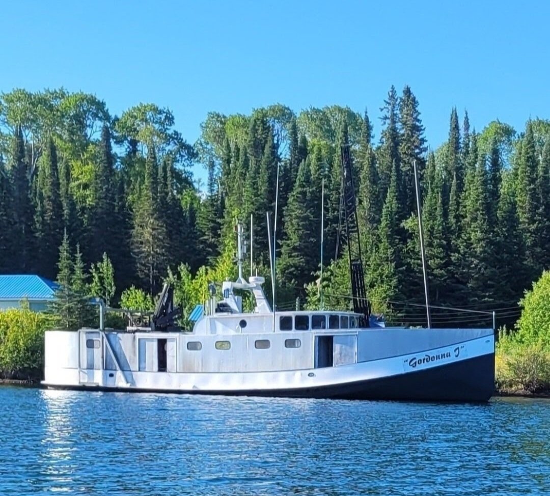 BradleyTim's tweet photo. @SamsHereForFood Shannon, my bro's buddy, Jim, is the captain / owner of that fishing tug and I've been up Lake Superior on it different times. I can't remember catching any salmon on the last trip, but the lake trout and whitefish caught all and turned out beautifully when cooked. #fishdinner https://t.co/5COlDcWkPl