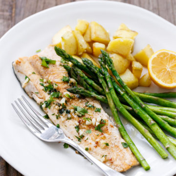 BradleyTim's tweet photo. @SamsHereForFood Shannon, my bro's buddy, Jim, is the captain / owner of that fishing tug and I've been up Lake Superior on it different times. I can't remember catching any salmon on the last trip, but the lake trout and whitefish caught all and turned out beautifully when cooked. #fishdinner https://t.co/5COlDcWkPl