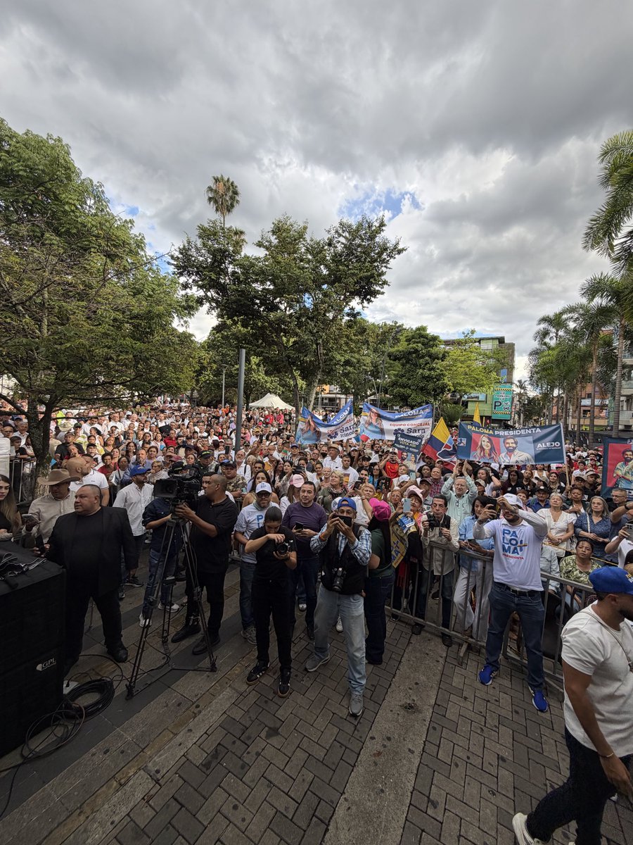 Álvaro Uribe Vélez tweet media