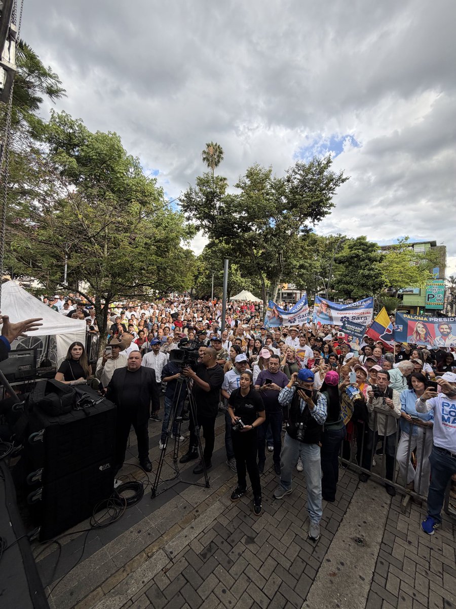 Álvaro Uribe Vélez tweet media