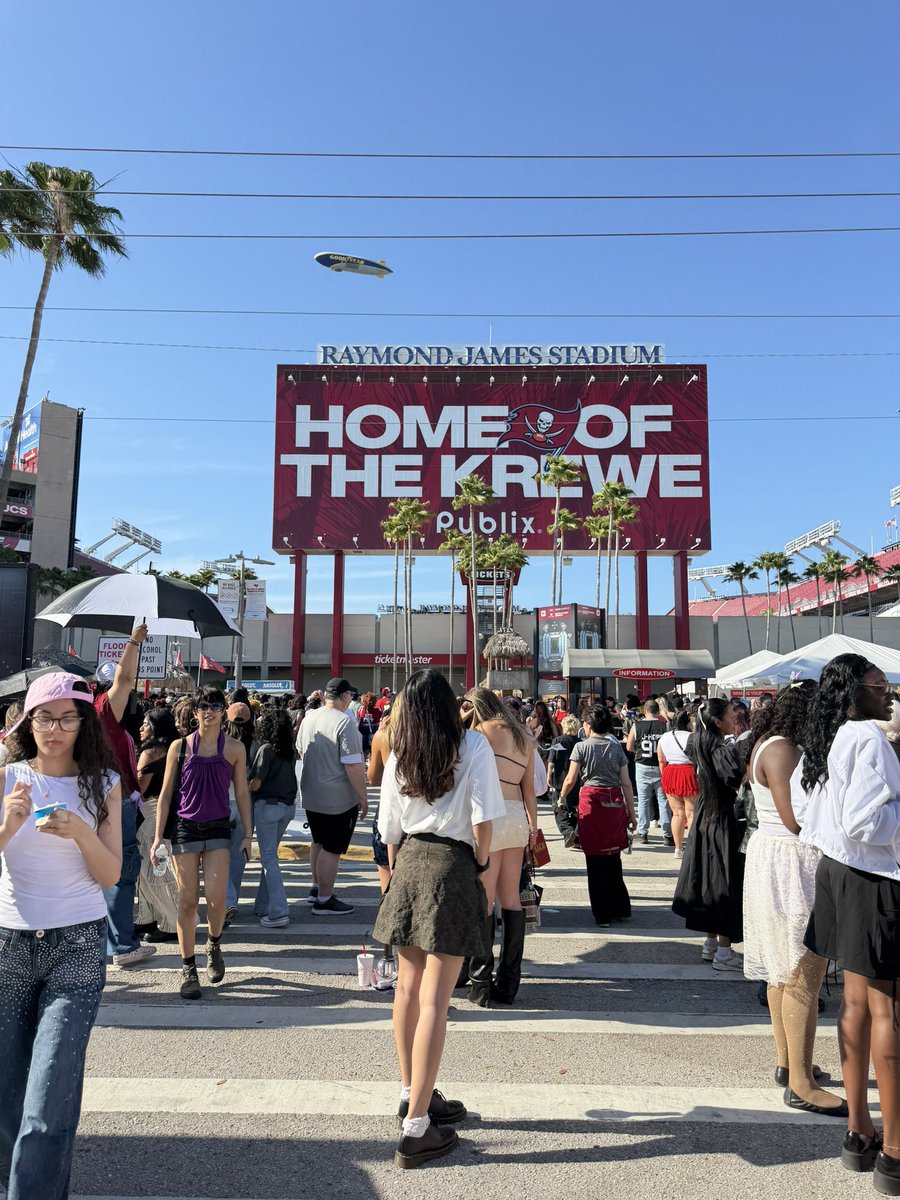 el⋆.˚ tweet media