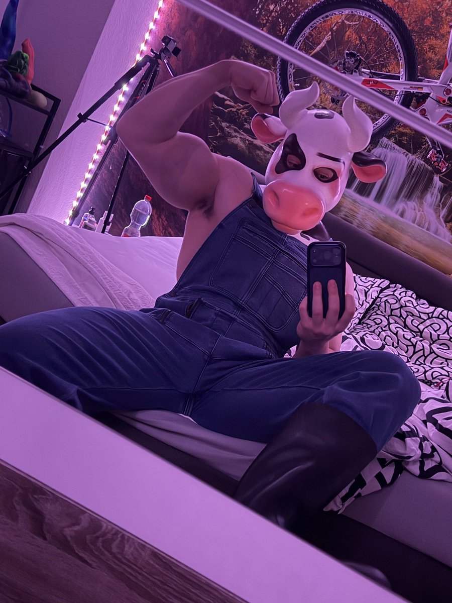 MusclePupRocky's tweet image. I wanna be a 🐮 Boy babyyyy
new stuff on 🩵💙
@Smitizen 
#mask #men #cowboy #smitizen #flex #gay #muscle