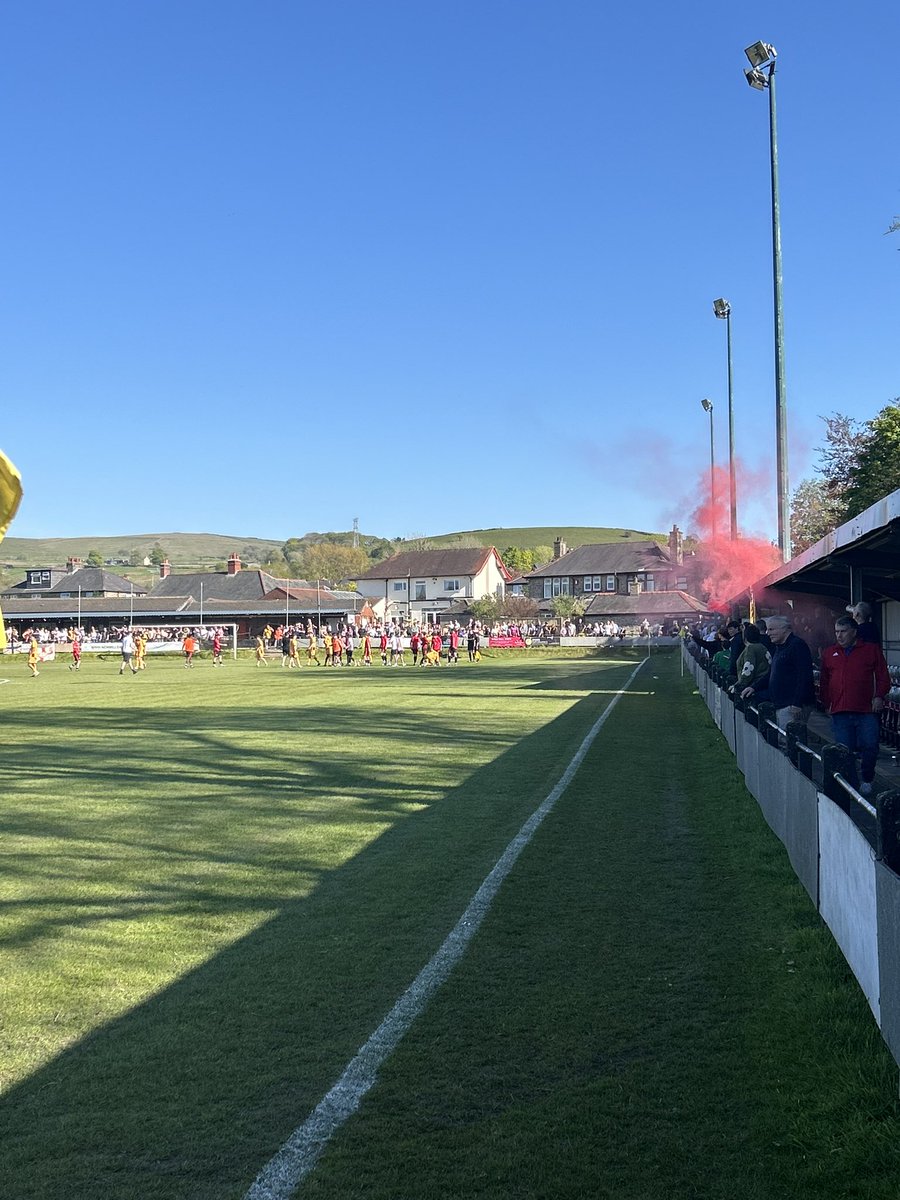 RPGilb's tweet photo. Play Off Semi-Final in the @nwcfl today as @NewMillsFC lost 1-0 to visitors @OfficialSGFC The away side certainly had the loudest supporters and the most pyro! Church Lane is quite the picturesque location. #playoff #groundhopping #nonleague #livefootball https://t.co/EhJDXevtTy