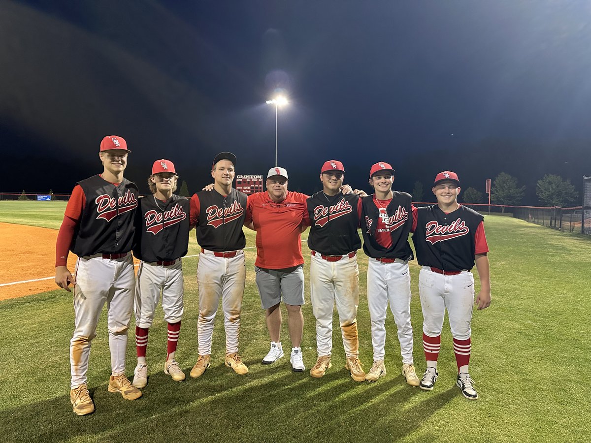 Voice4BigRed's tweet photo. Clinton Baseball Seniors 2026. Go Big Red!!!! https://t.co/mru4ot312Q