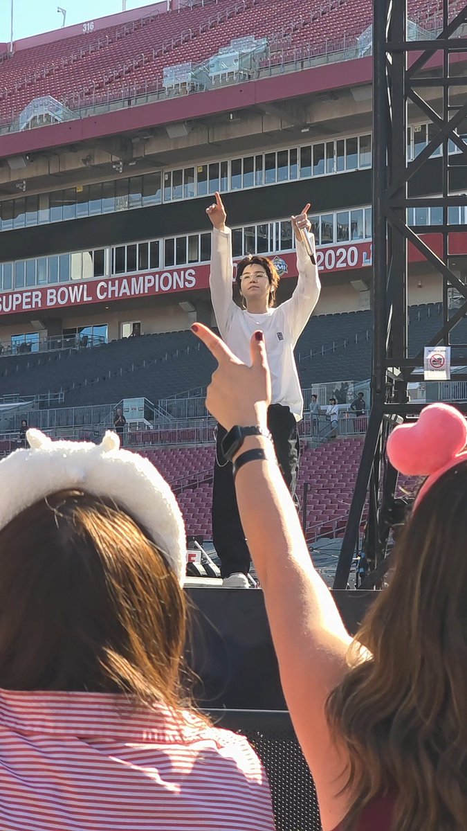 Amberlash's tweet photo. Some soundcheck pictures! I will post videos later! They were so close! It was so fun!๐๐
#arirangvip #btsvip
#๋ฐฉํ์๋
๋จ #BTS #BTS_WORLDTOUR_ARIRANG
#BTS_WORLDTOUR_ARIRANG_NA
#BTS_WORLDTOUR_ARIRANG_TAMPA https://t.co/chnpLM0pLu