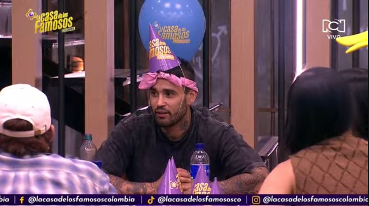 Este papucho parece de 30😍😍

Denle voticos por favor🫶🏻#LaCasaDeLosFamososCol3