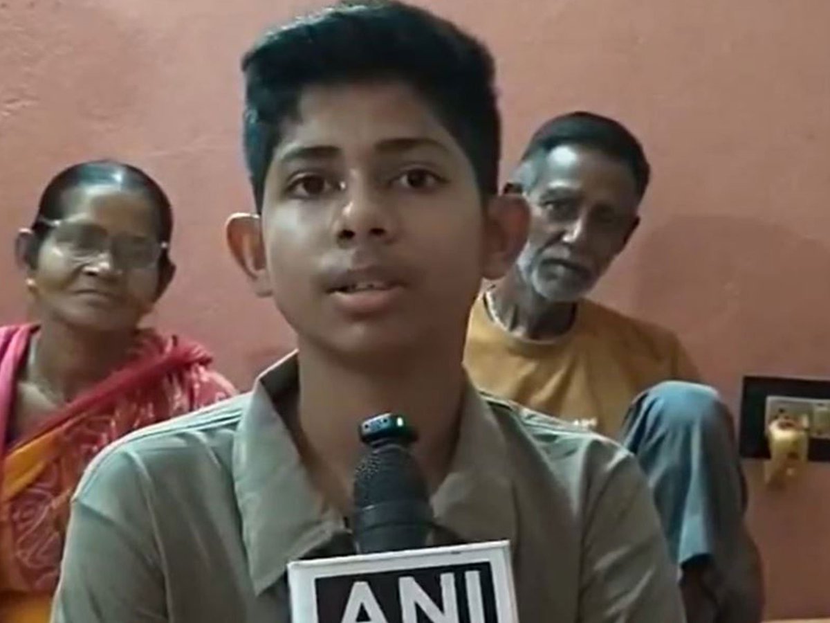 ani_digital's tweet image. From rally to PMO: Young Bengal artists "overwhelmed" by personal letters from PM Modi 

Read @ANI Story | aninews.in/news/national/… 

#PMModi #Artists #WestBengal