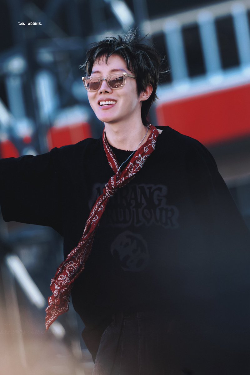 260425 ARIRANG TAMPA D1

#제이홉 #정호석 
#JHOPE #ジェイホープ <a href="/BTS_twt/">방탄소년단</a>