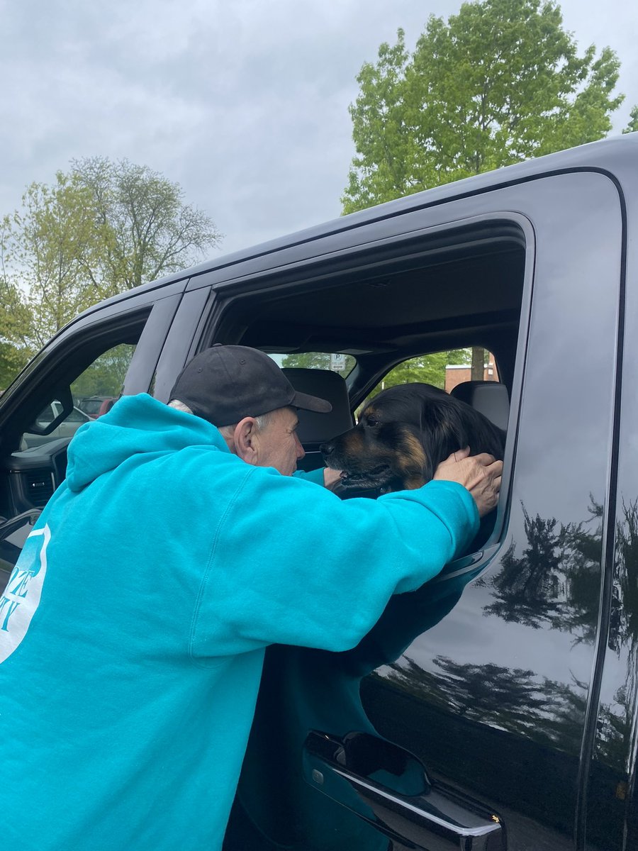 CouncilmanIzzy's tweet photo. Woodmoor Community Association’s cleanup and dumpster day ✅ 
Valleybrook Improvement Association’s dumpster day ✅ 
Hungry Hearts — Families Helping Families event ✅ 
Knocking on doors ✅ 
Delivering and installing yard signs ✅ 
Celebration of Life concert in Catonsville ✅ https://t.co/347fMoqp4C