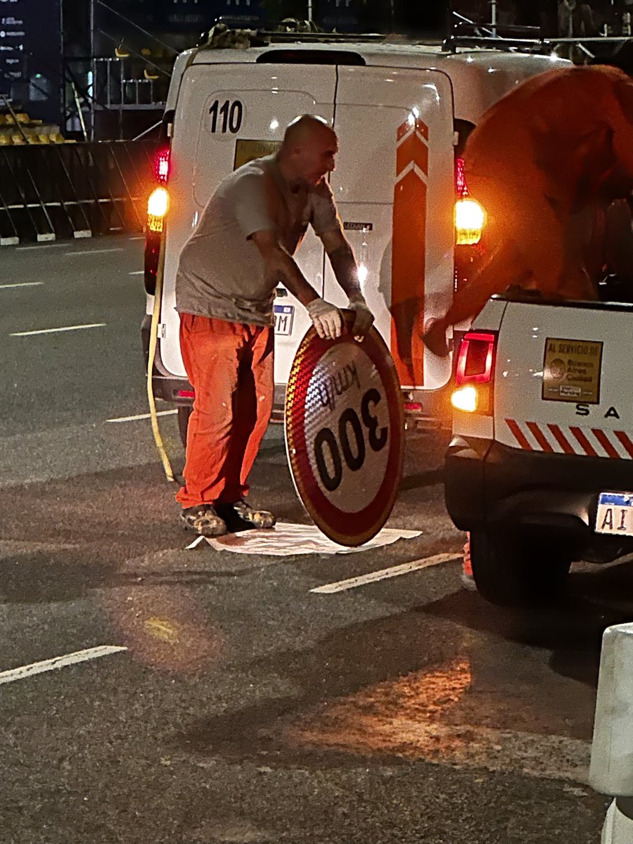 NotiColapinto's tweet photo. VELOCIDAD MÁXIMA PARA COLAPINTO 300kmh

Se preparan carteles para el Road Show https://t.co/PeGsm6nOiX