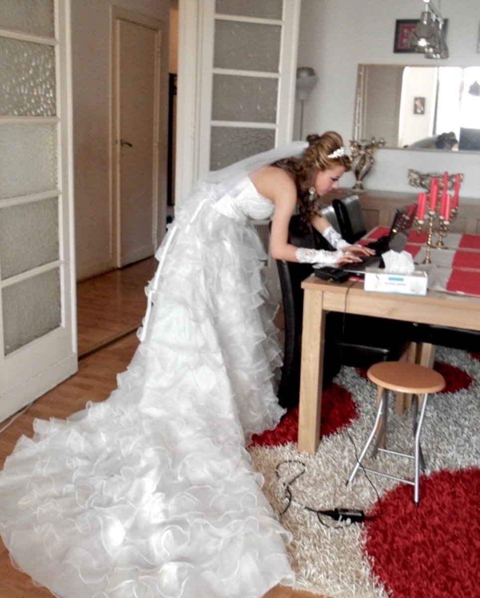 nrrllk's tweet photo. Me on my wedding day cause my uni won’t give me a break https://t.co/K2Vjx7xURw