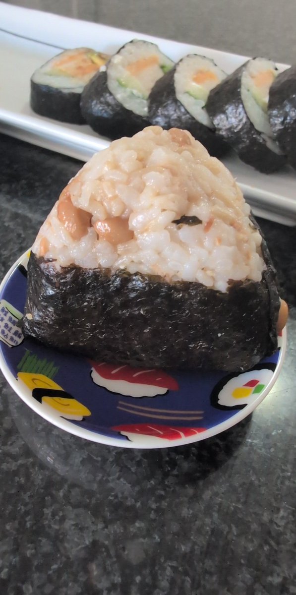 SportsCh4tter's tweet image. Natto bean Onigiri 🍙 &amp;amp; Crispy Chicken ‘Katsu’ Sushi Roll #homemade 
#Breakfast