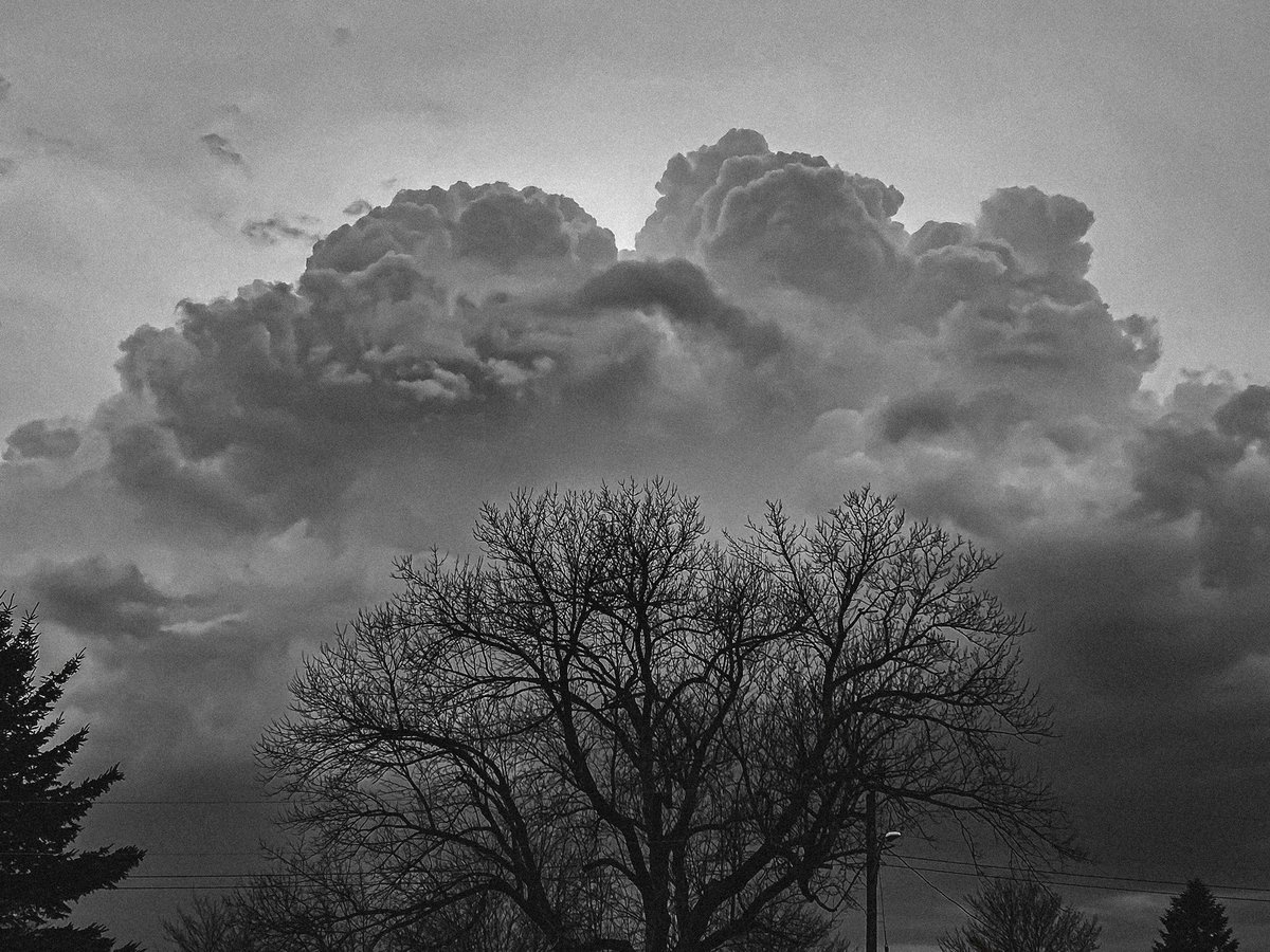 Wititup's tweet image. Not a picture a day 2026…📸     

-056 💛 - Sky looks angry 😬